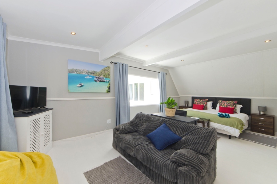 8 Bedroom Property for Sale in Leisure Isle Western Cape